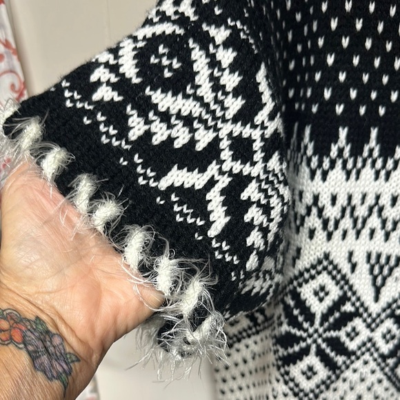 Westbound Petites Cardigan Sweater Wrap Shrug Fuzzy Fringe Womens - Picture 3 of 11